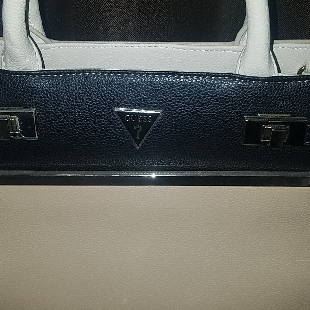 Guess Handbag - Picture 5 of 5